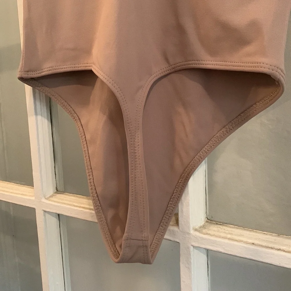 NWOT Aritzia Babaton deep v neck taupe body suite - medium - Picture 7 of 7